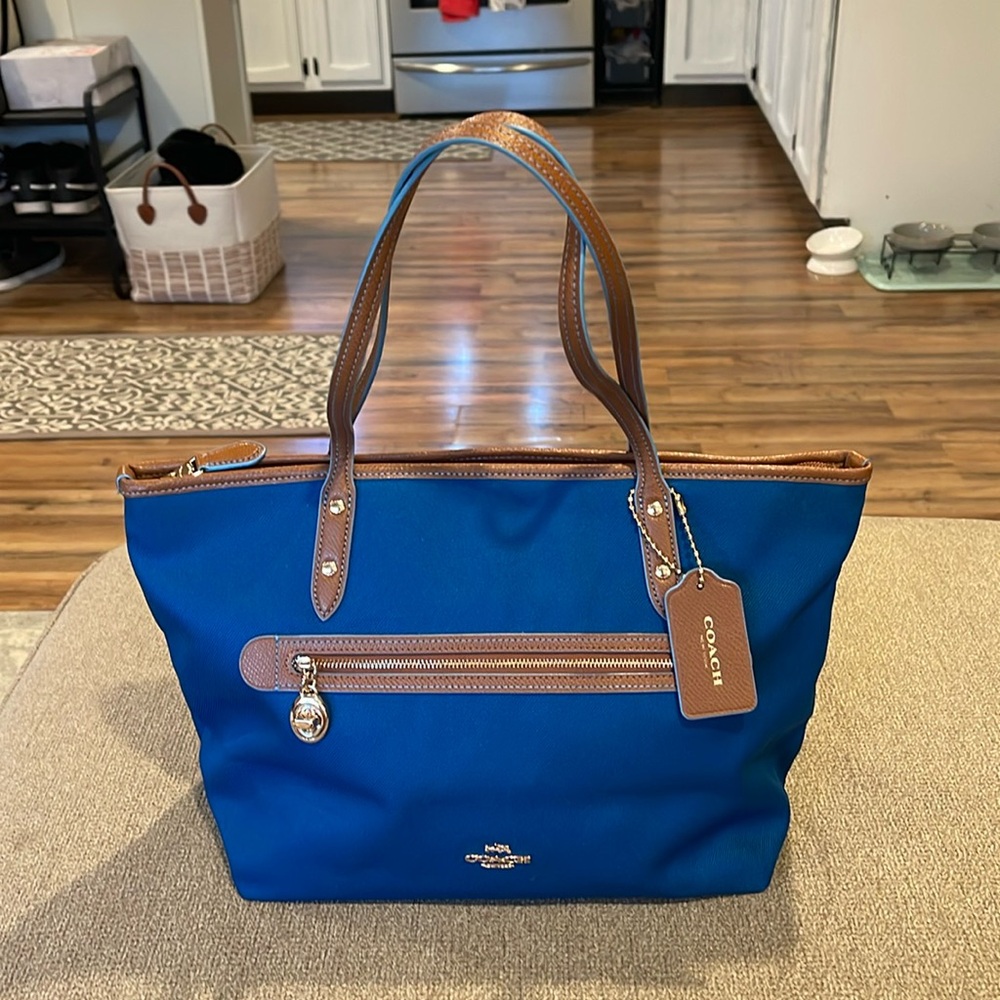Coach sawyer shoulder bag